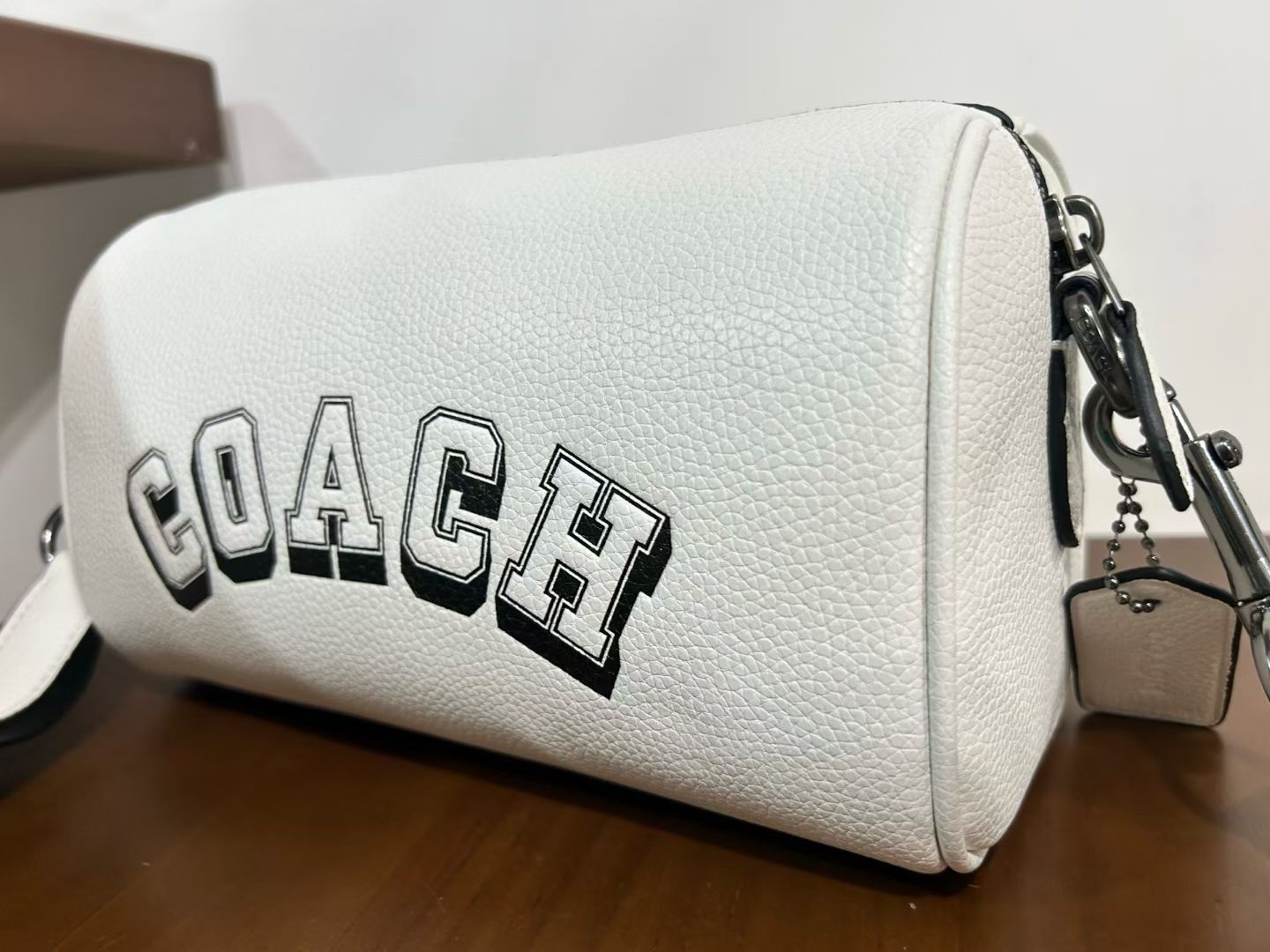 Coach coach新款CAJ41 荔枝纹24号行李包～lv24号平替枕头包 男女通用款 可做 标志印花帆布涂层配牛皮革