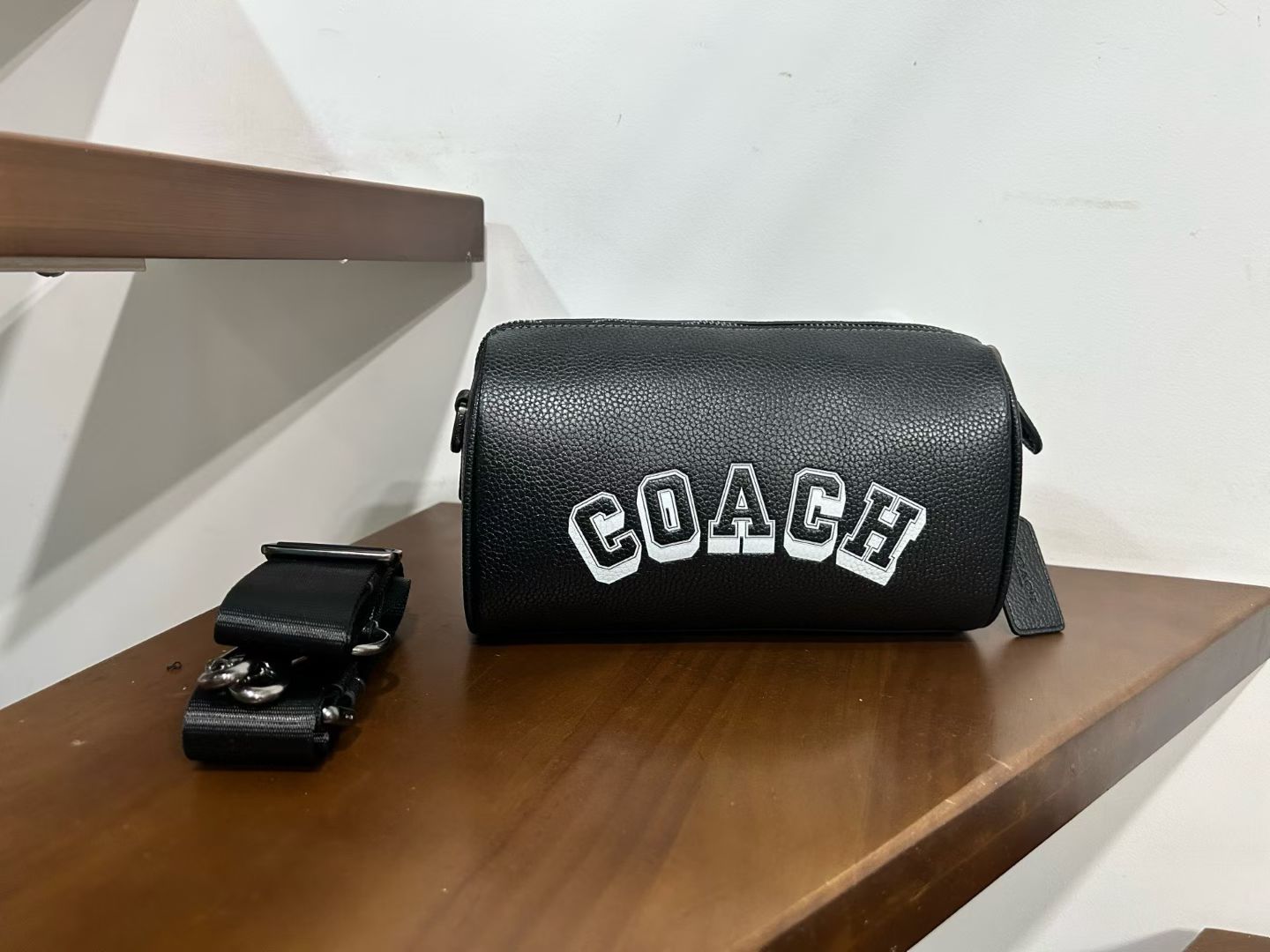 Coach coach新款CAJ41 荔枝纹24号行李包～lv24号平替枕头包 男女通用款 可做 标志印花帆布涂层配牛皮革