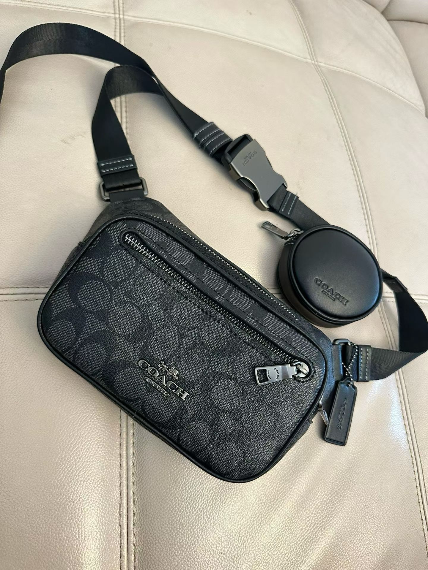 Coach 新款COACH/蔻驰 CJ506黑花 CJ507纯黑 奥莱男士 标志ELIAS多功能胸包 腰包
