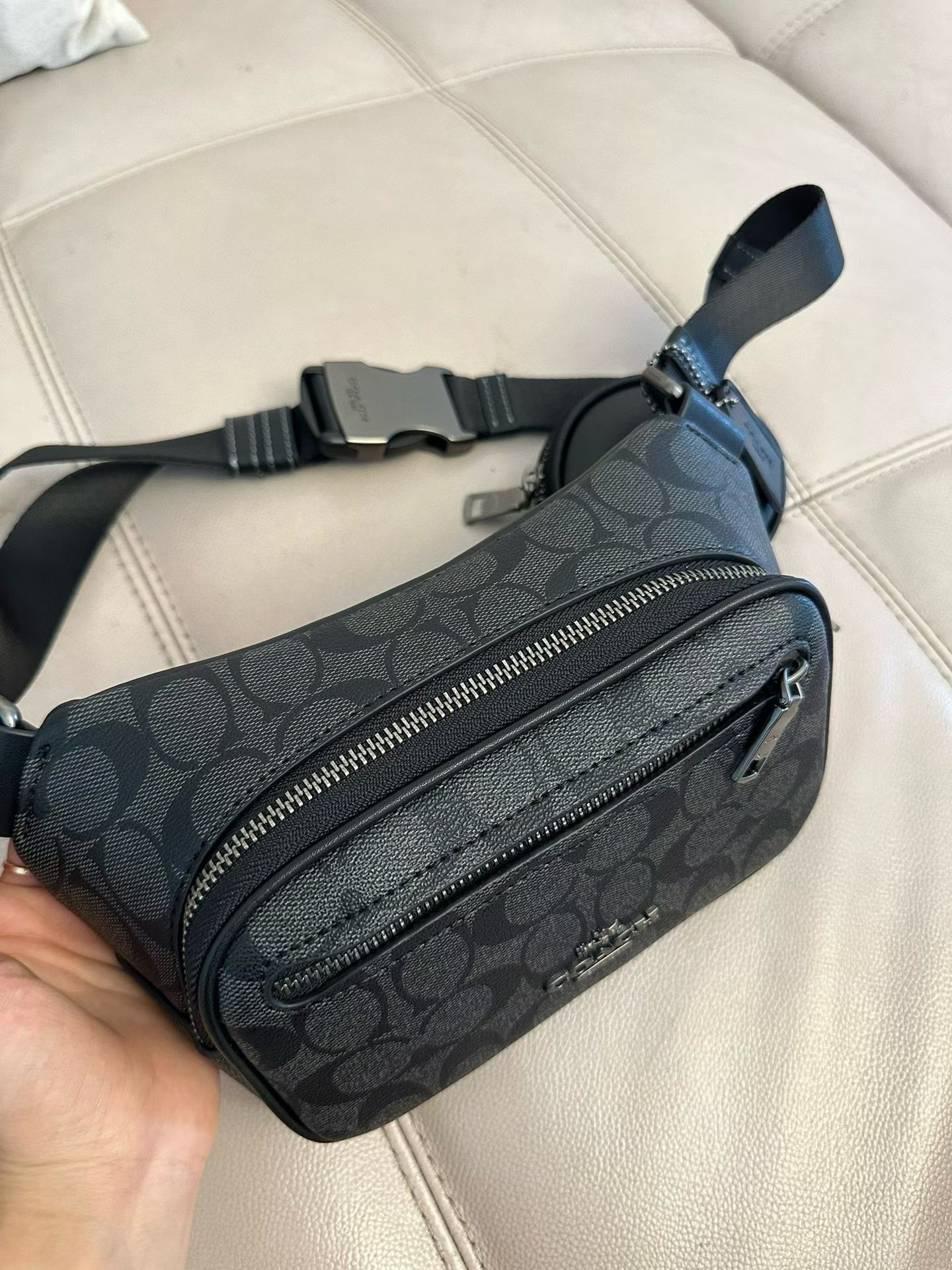 Coach 新款COACH/蔻驰 CJ506黑花 CJ507纯黑 奥莱男士 标志ELIAS多功能胸包 腰包