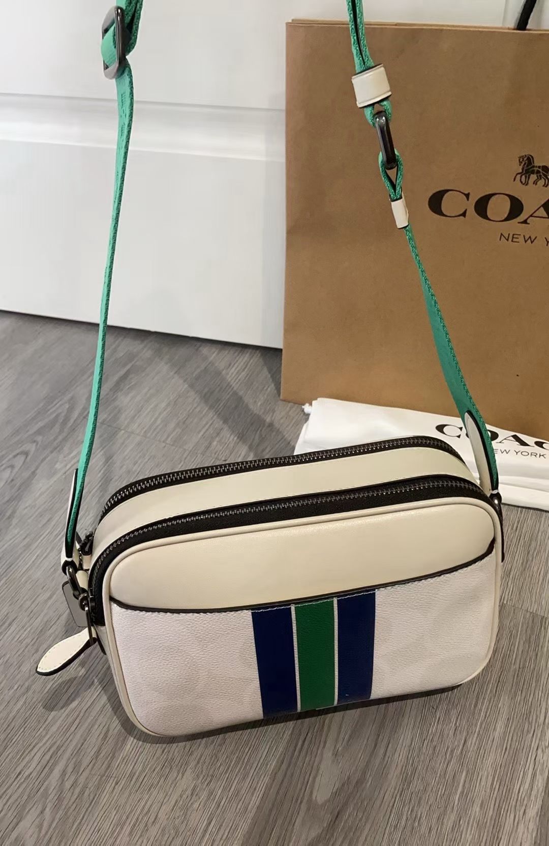Coach Coach11月新品 C5810 CCG30 CBI86男士学院风相机包 双隔层设计 超柔软牛皮材质 非常洋气 上档次 范十足