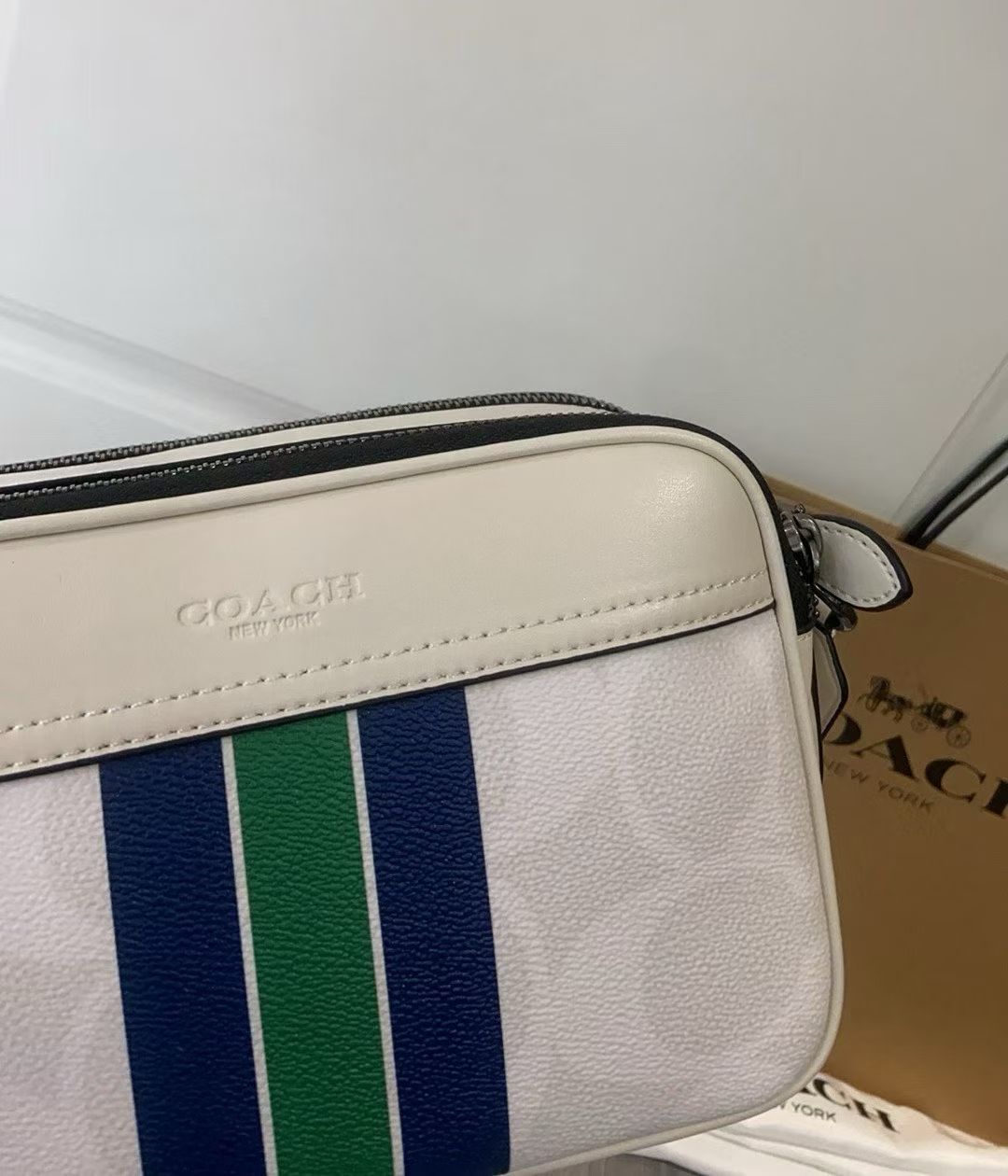 Coach Coach11月新品 C5810 CCG30 CBI86男士学院风相机包 双隔层设计 超柔软牛皮材质 非常洋气 上档次 范十足