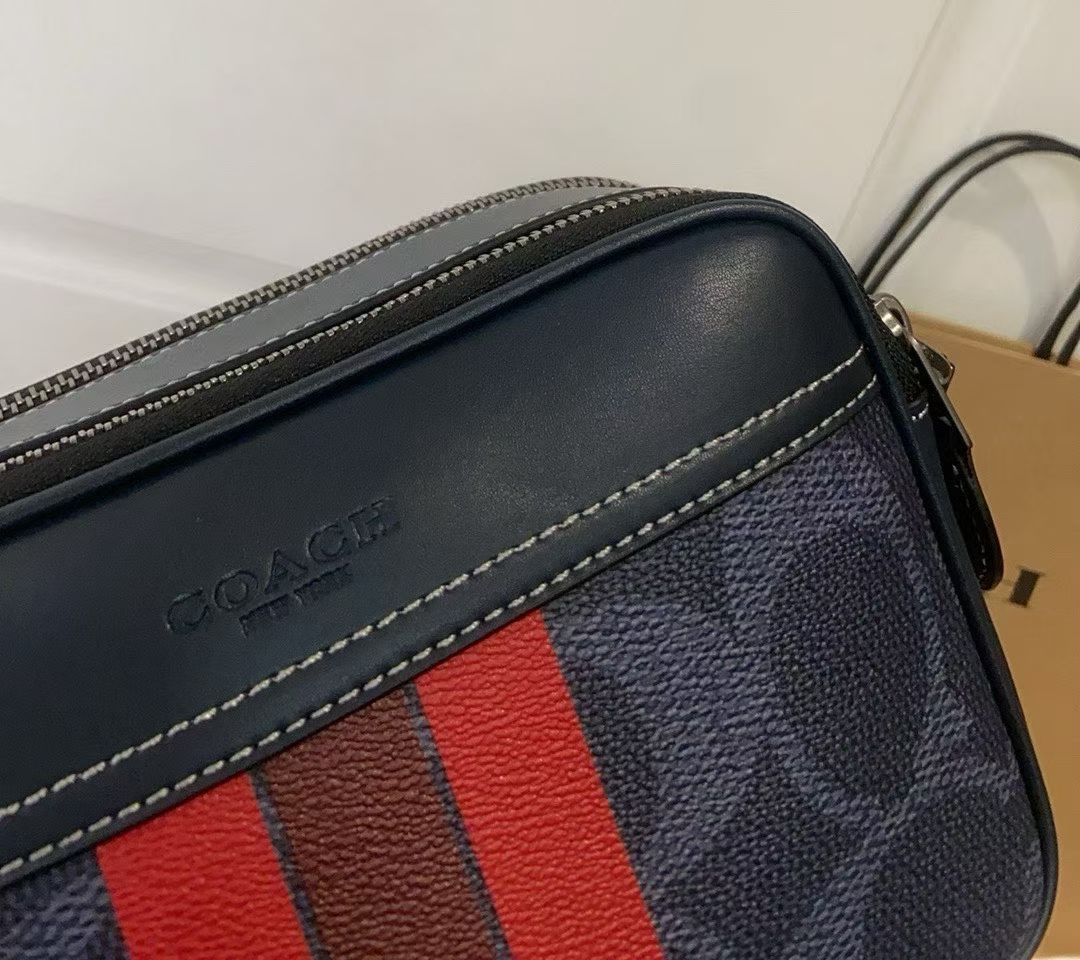 Coach Coach11月新品 C5810 CCG30 CBI86男士学院风相机包 双隔层设计 超柔软牛皮材质 非常洋气 上档次 范十足