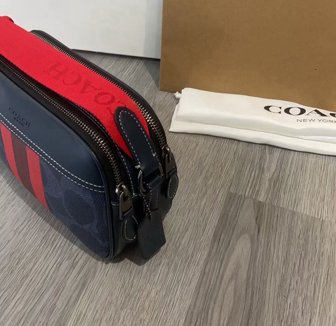 Coach Coach11月新品 C5810 CCG30 CBI86男士学院风相机包 双隔层设计 超柔软牛皮材质 非常洋气 上档次 范十足