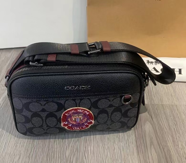 Coach Coach11月新品 C5810 CCG30 CBI86男士学院风相机包 双隔层设计 超柔软牛皮材质 非常洋气 上档次 范十足