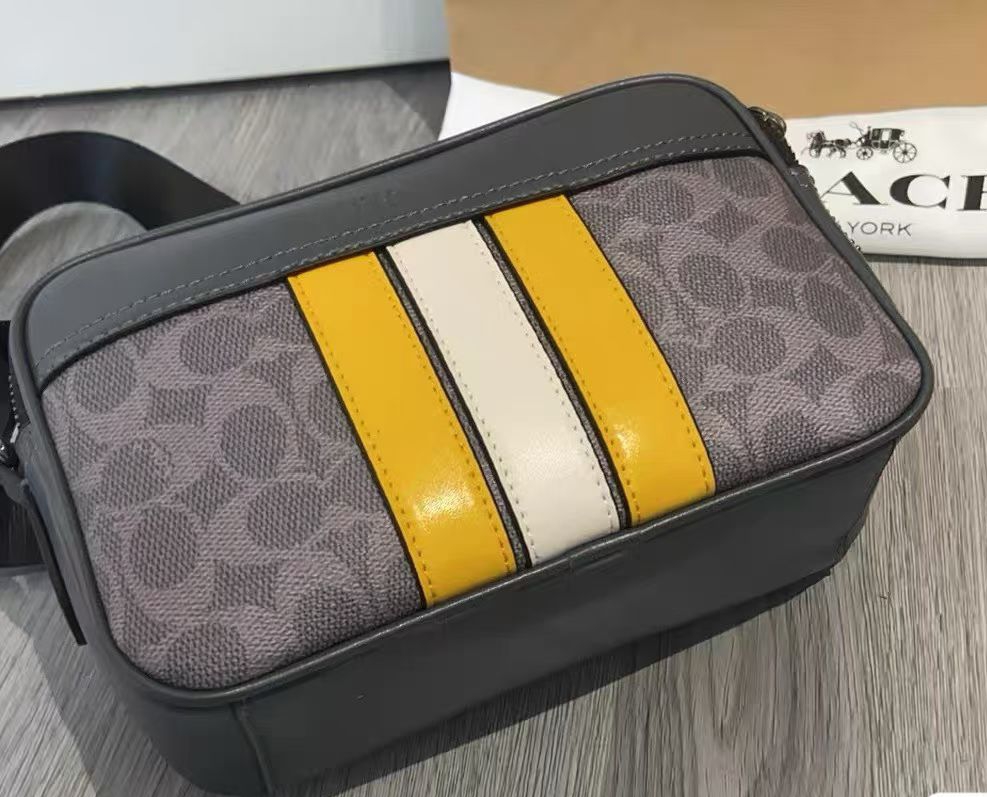 Coach Coach11月新品 CCG30 男士学院风相机包 双隔层设计 超柔软牛皮材质 非常洋气 上档次 范十足