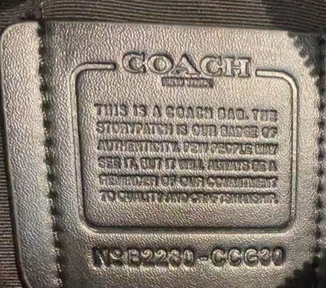 Coach Coach11月新品 CCG30 男士学院风相机包 双隔层设计 超柔软牛皮材质 非常洋气 上档次 范十足