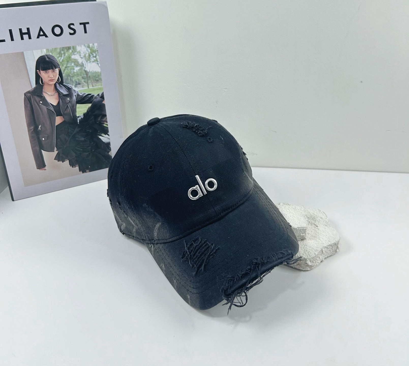  alo 新款定制棒球帽
🧢 设计感满满
日常穿搭 甜酷十足‼️
洋气 高级 不挑人‼️