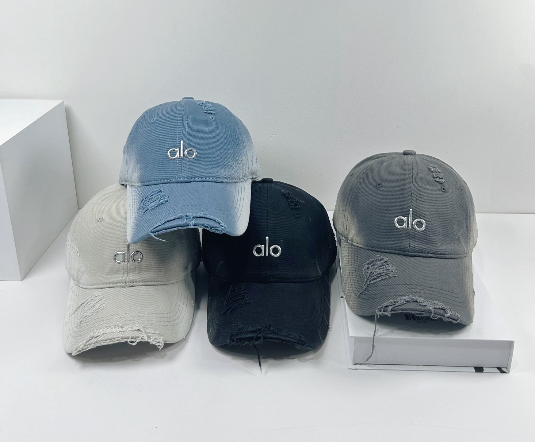  alo 新款定制棒球帽
🧢 设计感满满
日常穿搭 甜酷十足‼️
洋气 高级 不挑人‼️