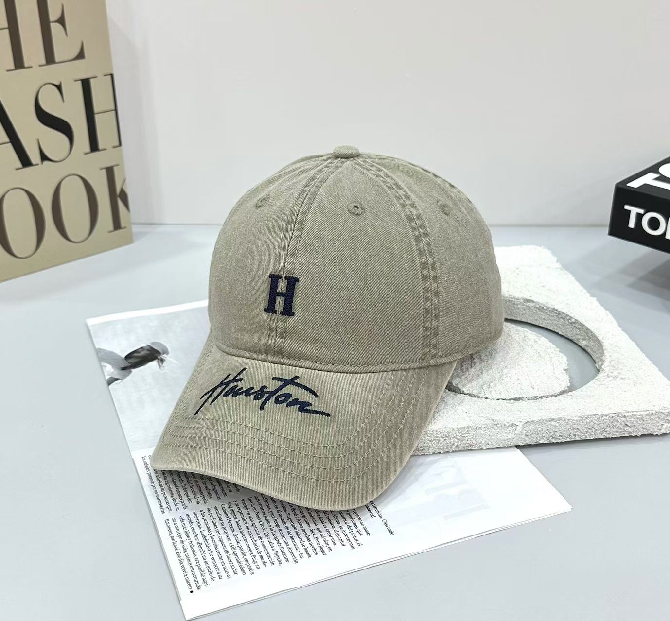 NO:357655,Hermes Hermes official website new classic baseball cap original quality hot and very exquisite craftsmanship [love] high-end atmospheric and high-end low-key luxury convenient to carry hat straw hat fisherman hat baseball cap, hat, hermes, hermes, espadrilles, hats爱马仕Hermes 官网新品经典款 棒球帽 原单品质 火爆来袭 工艺非常精美[爱心] 高档大气上档次 低调奢华 方便携带帽子草帽渔夫帽棒球帽,帽子,hermes,hermes,espadrilles,hats,hat