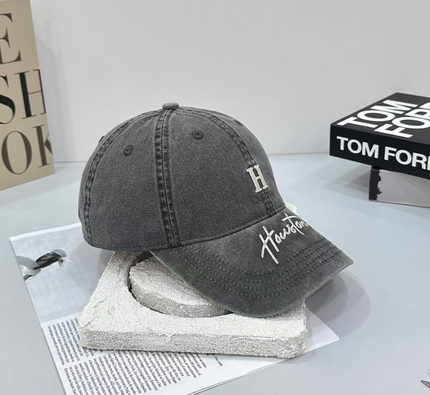  爱马仕Hermes 官网新品经典款 棒球帽🎩 原单品质 火爆来袭。 工艺非常精美爱心 高档大气上档次 