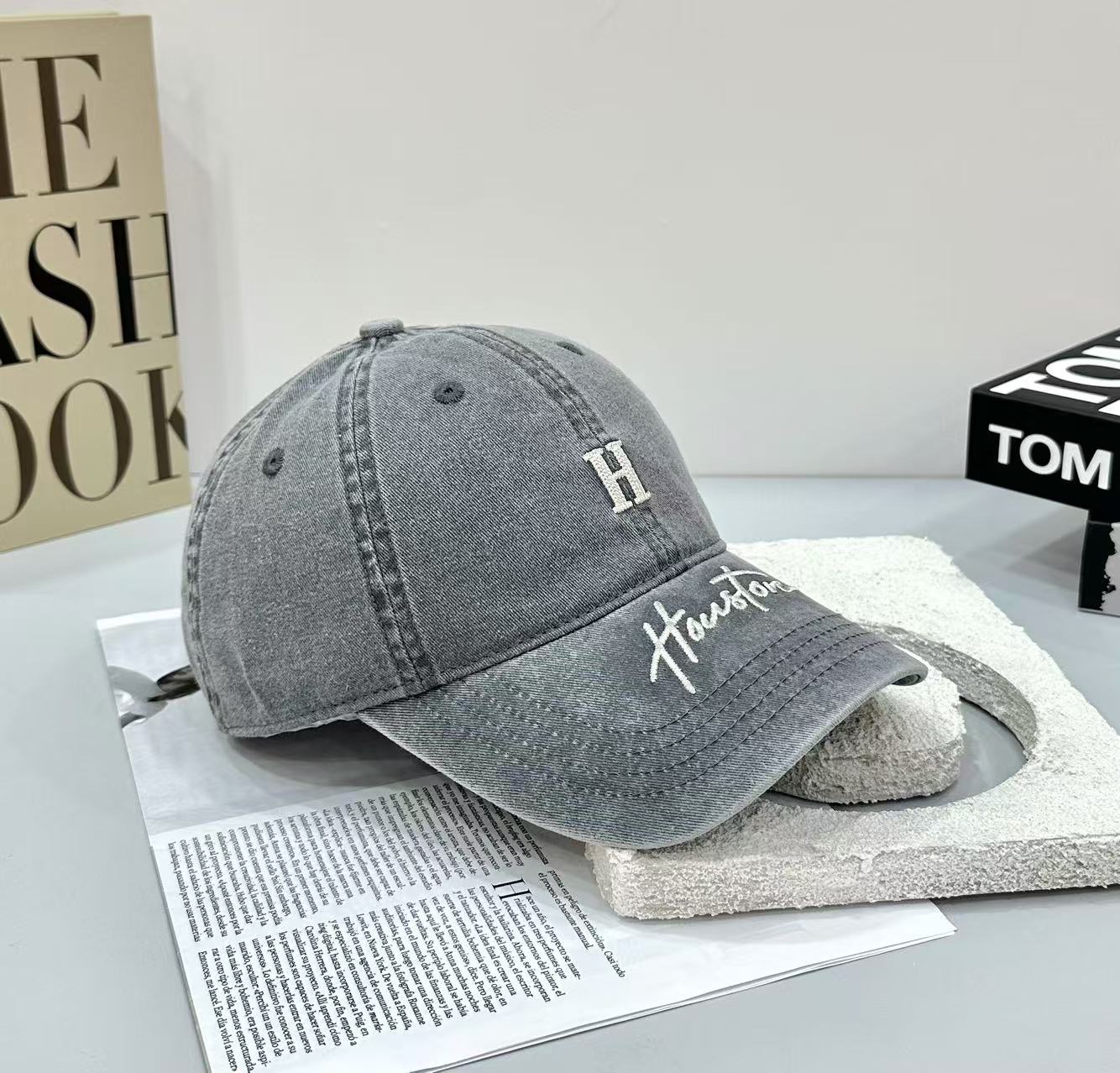  爱马仕Hermes 官网新品经典款 棒球帽🎩 原单品质 火爆来袭。 工艺非常精美爱心 高档大气上档次 