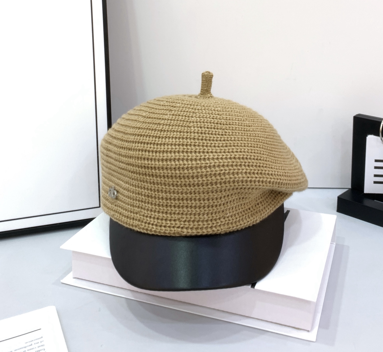 NO:357596,alo new autumn and winter style with textured splicing, good hat shape, straw hat fisherman hat baseball hat, hat, espadrilles, hatsalo  新款秋冬款 有质感的拼接 帽型很好 冲它帽子草帽渔夫帽棒球帽,帽子,espadrilles,hats,hat