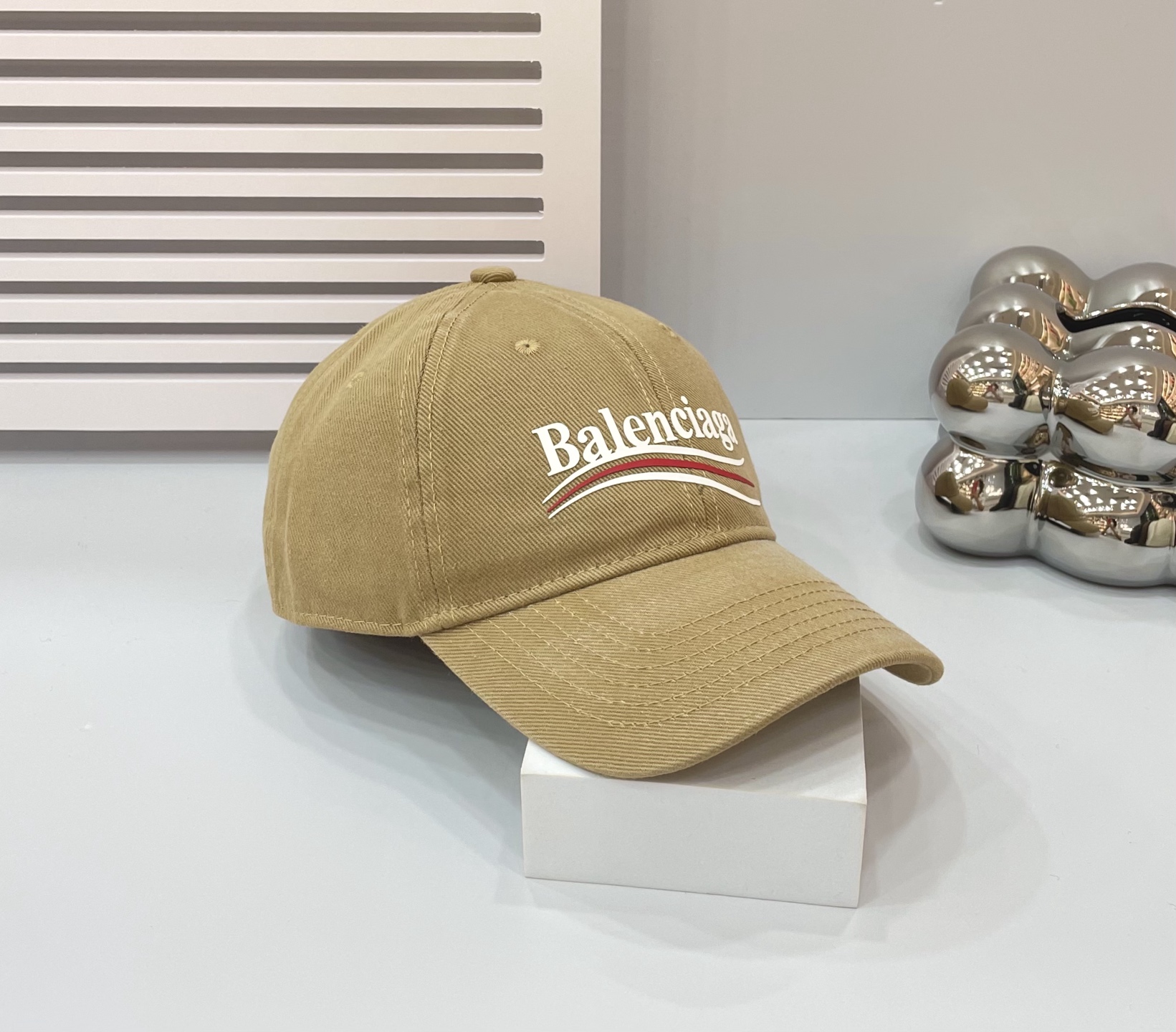  BALENCIAGA巴黎世家新款logo棒球帽，很酷的色系，男女佩戴都有不同style，第一批抢先出货