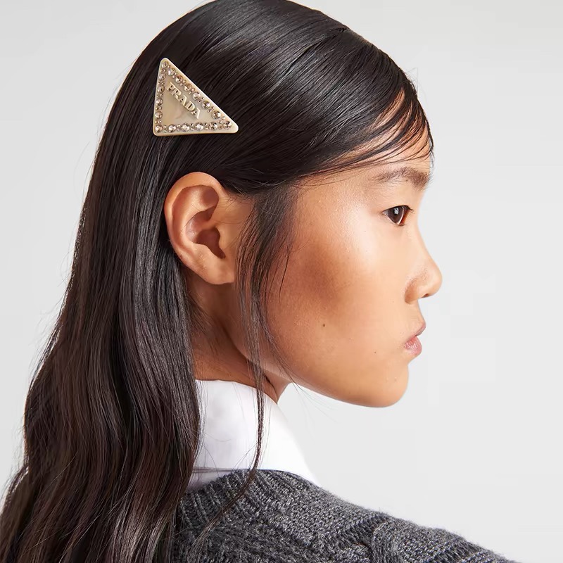 Prada’s Hot Collection: Achille’s Triangle and Sweet Girl Fashion Trend - 图片 8