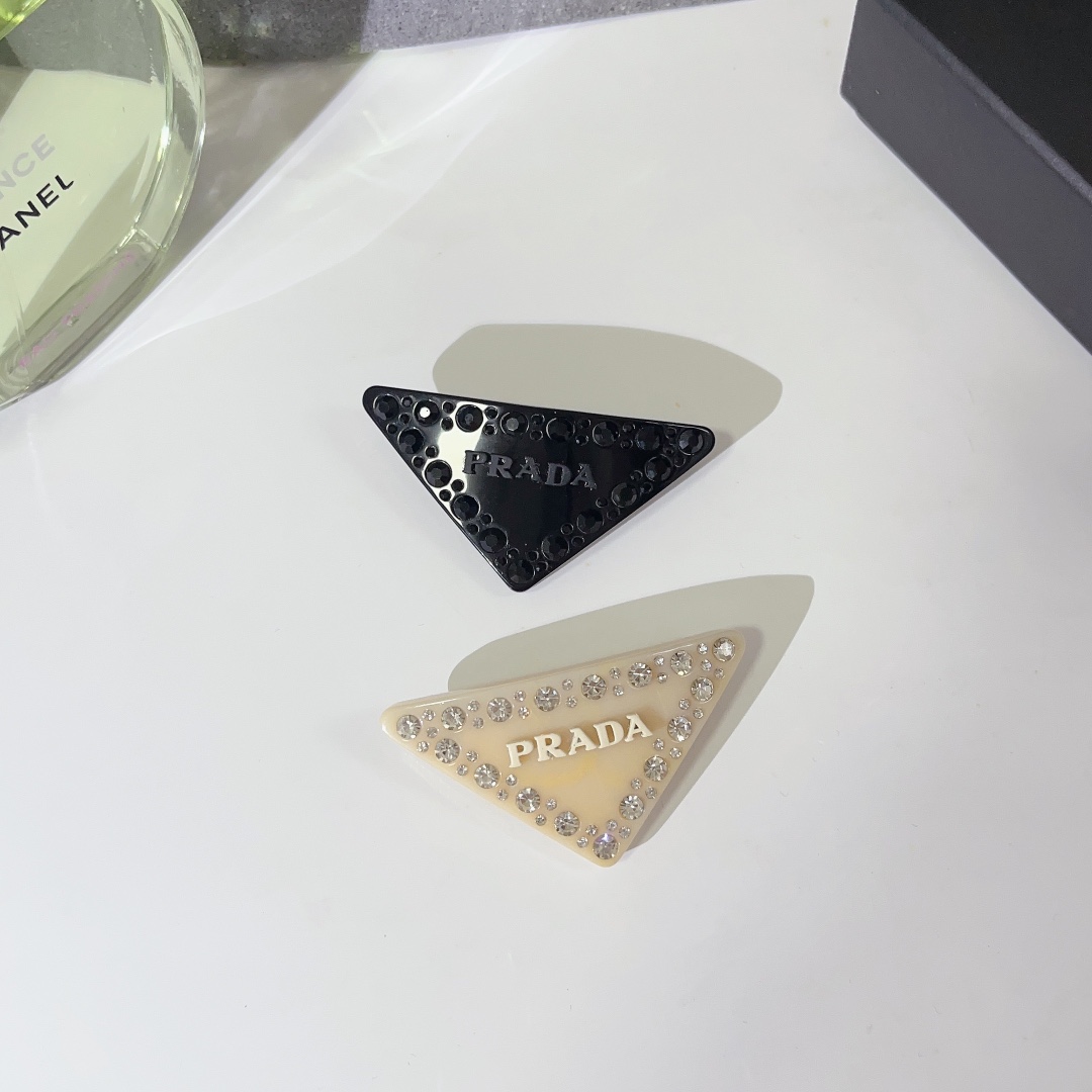 Prada’s Hot Collection: Achille’s Triangle and Sweet Girl Fashion Trend - 图片 9