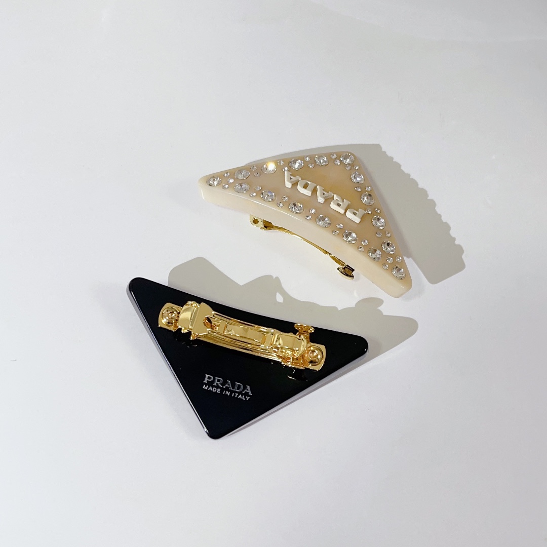 Prada’s Hot Collection: Achille’s Triangle and Sweet Girl Fashion Trend - 图片 4