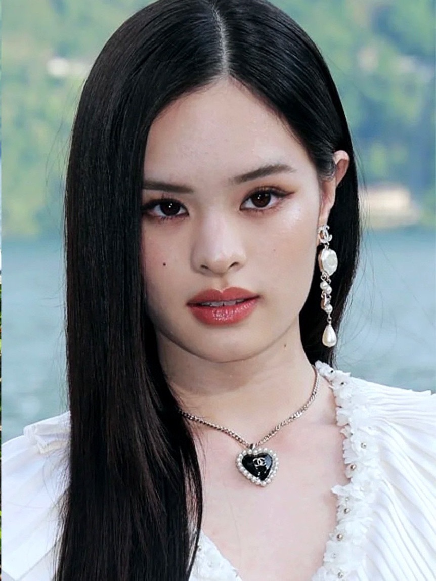 耳钉 项链 𝑪𝒉𝒂𝒏𝒆𝒍 香奈儿 26c早春爱心耳钉/项链套装✨
以浅金色为主色调 日常超百搭不挑人
氛