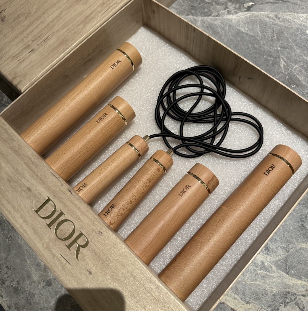 Dior Maison 推出全新健身用品套装,致敬身心健康与自我肯定 9