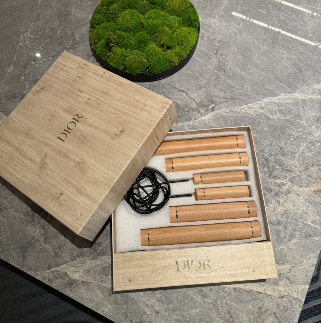 Dior Maison 推出全新健身用品套装,致敬身心健康与自我肯定 3