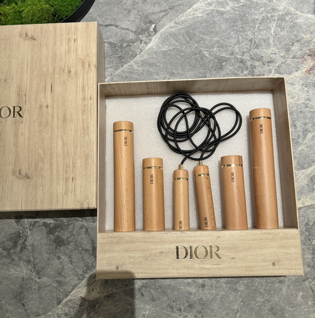 Dior Maison 推出全新健身用品套装,致敬身心健康与自我肯定 8