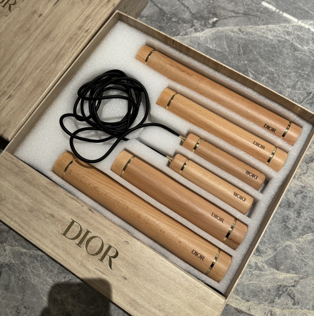 Dior Maison 推出全新健身用品套装,致敬身心健康与自我肯定 5