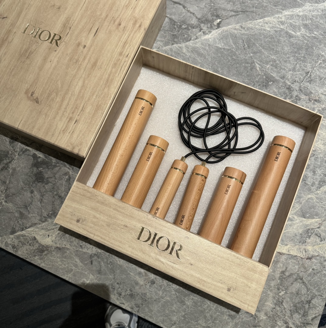 Dior Maison 推出全新健身用品套装,致敬身心健康与自我肯定 7