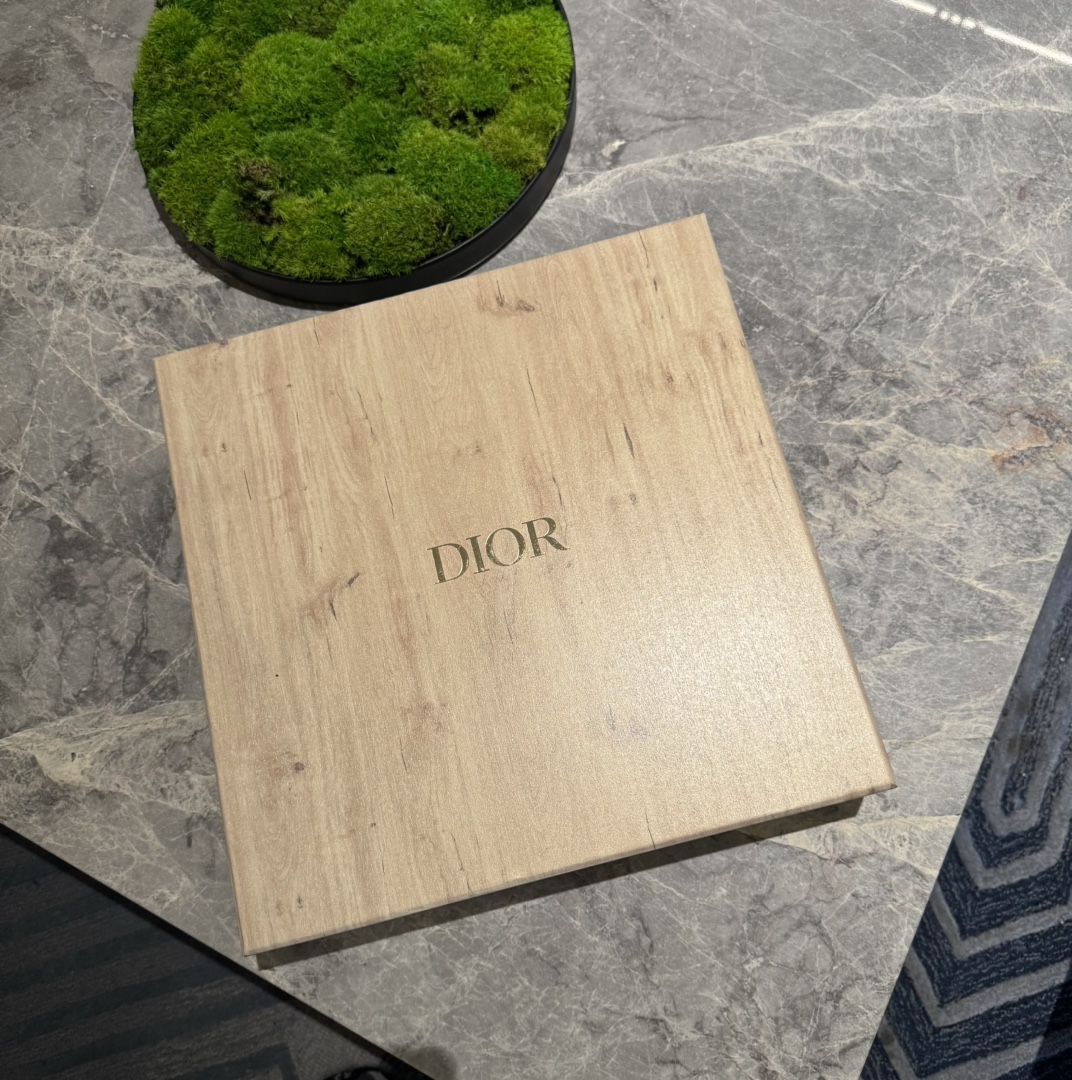 Dior Maison 推出全新健身用品套装,致敬身心健康与自我肯定 2