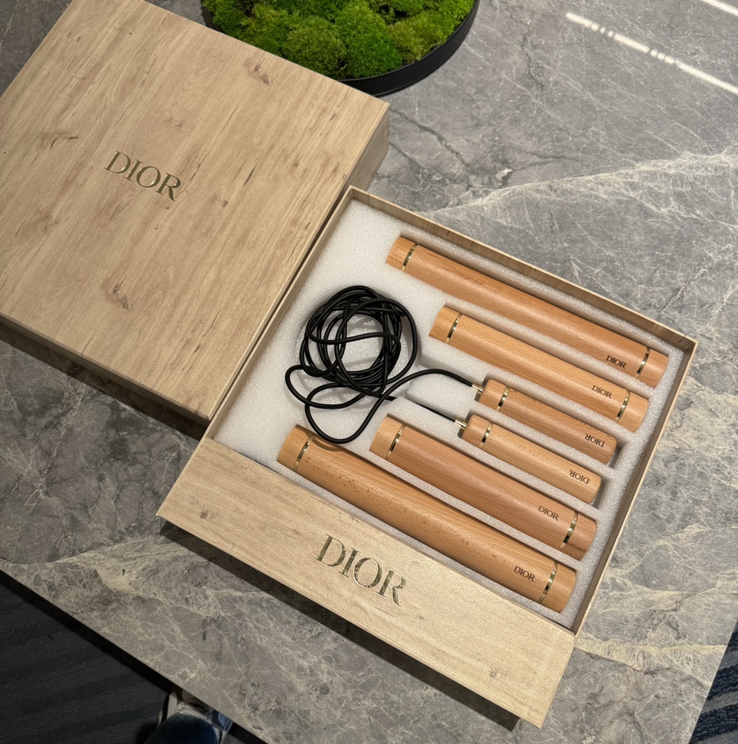 Dior Maison 推出全新健身用品套装,致敬身心健康与自我肯定 4