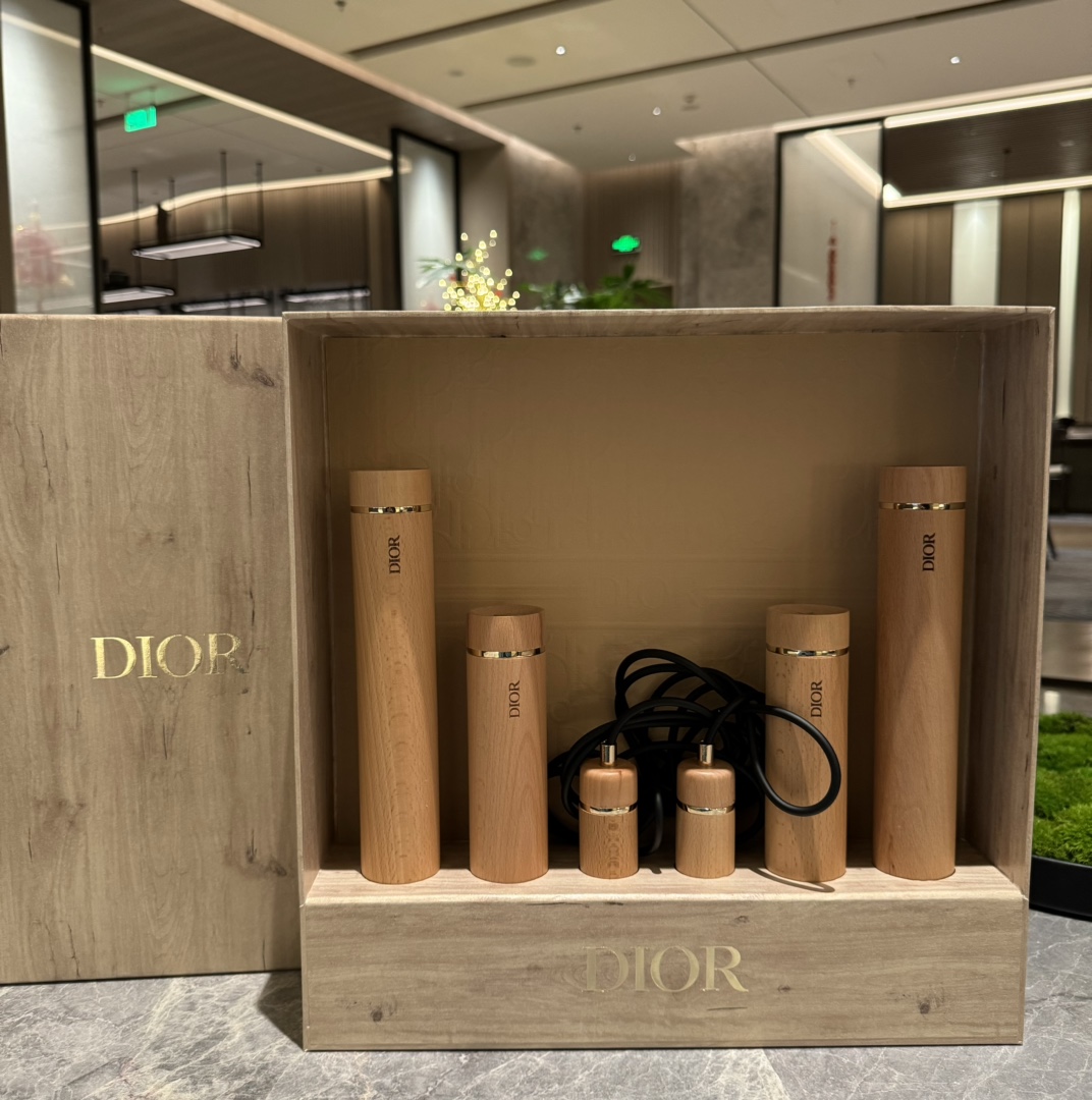 -The gift box contains 2 pairs of oak dumbbells and 1 pair of skipping r - Comprehensive 2