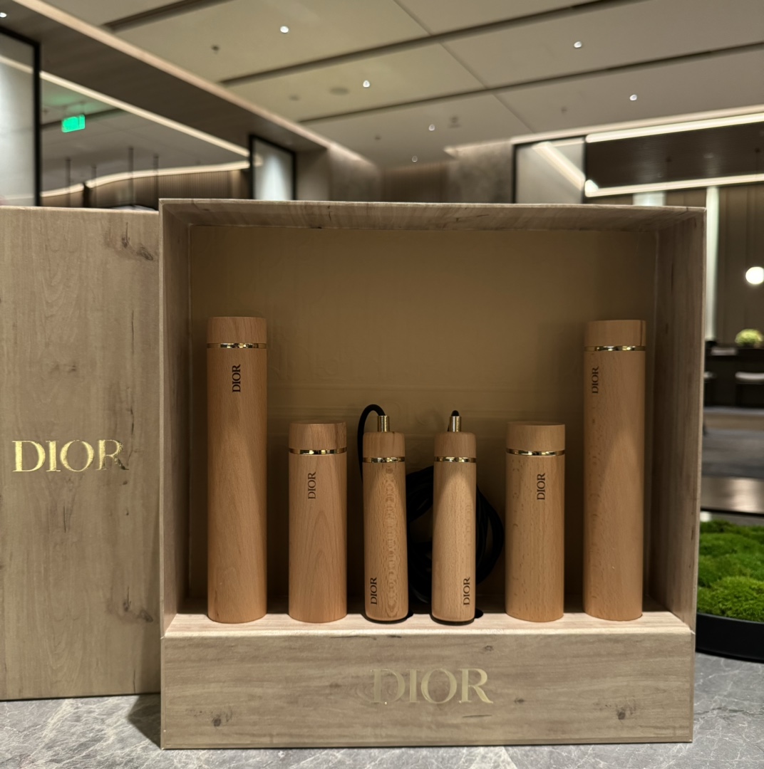 -The gift box contains 2 pairs of oak dumbbells and 1 pair of skipping r - Comprehensive 5