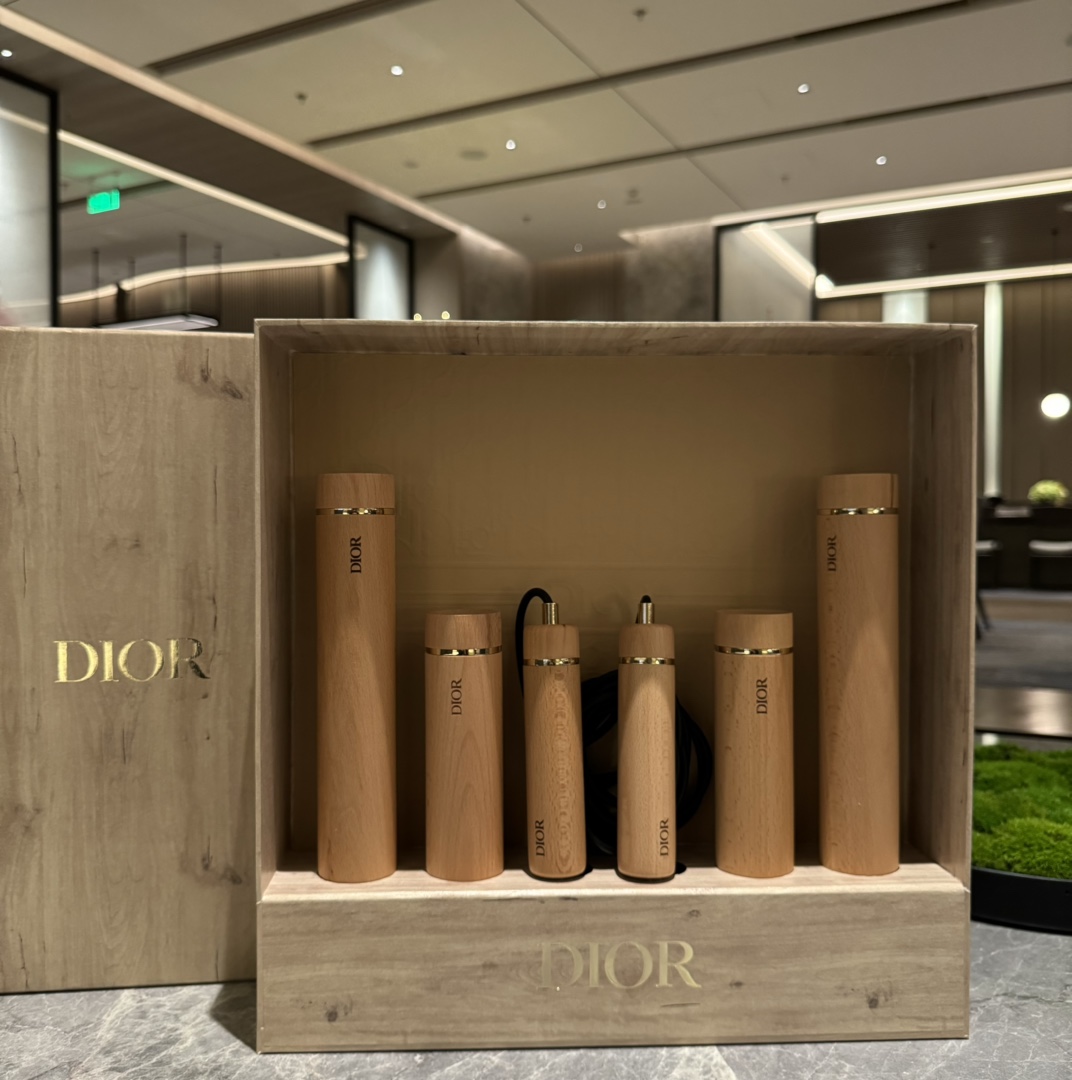 -The gift box contains 2 pairs of oak dumbbells and 1 pair of skipping r - Comprehensive 6