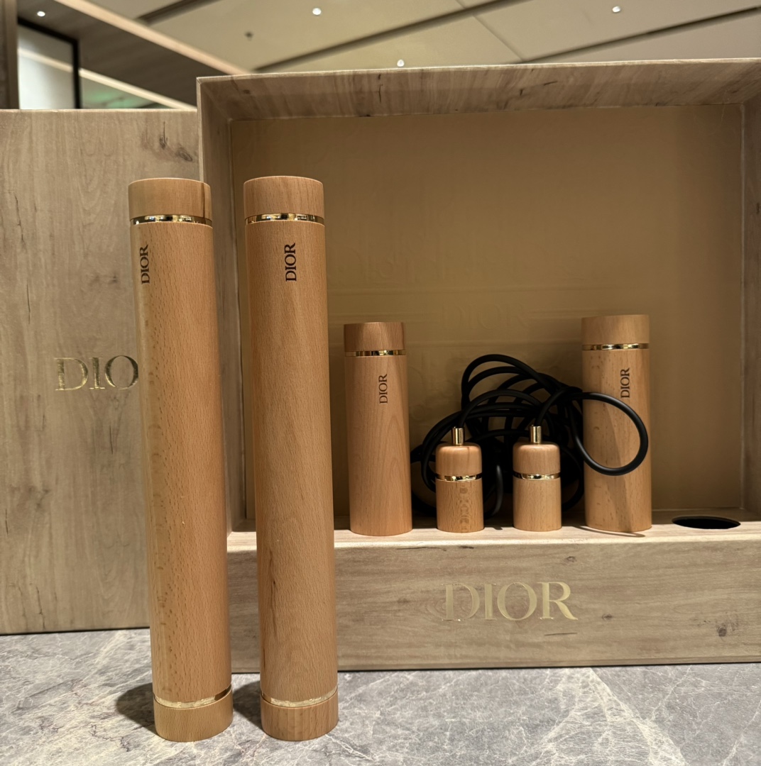 -The gift box contains 2 pairs of oak dumbbells and 1 pair of skipping r - Comprehensive 7