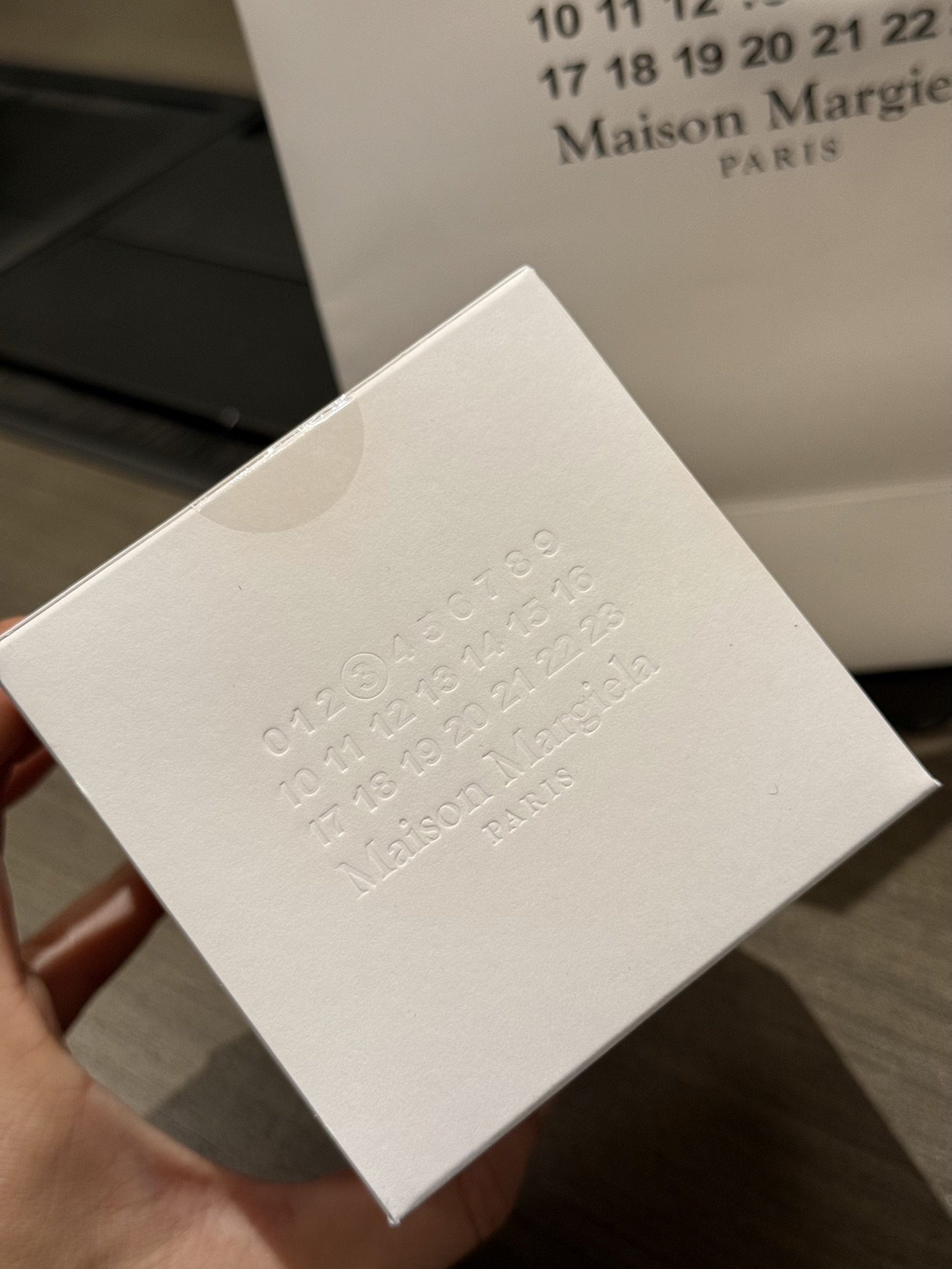 Maison Margiela Scented Candle – By the Fireplace - Comprehensive 8
