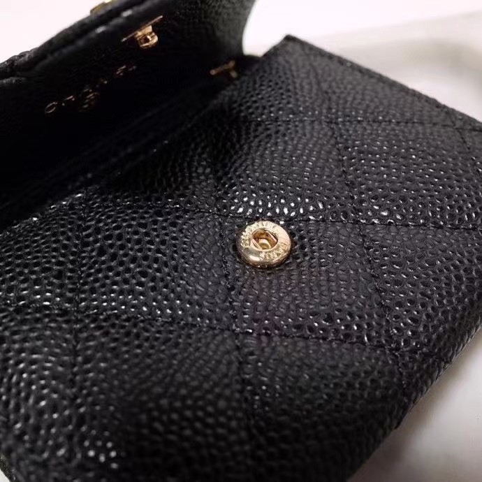 Chanel经典链条晚宴包精致的零钱包很迷你带点复古的可爱风可以凹出很多造型哦百变搭配尺寸8*12*2.