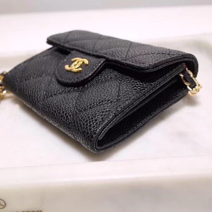 Chanel经典链条晚宴包精致的零钱包很迷你带点复古的可爱风可以凹出很多造型哦百变搭配尺寸8*12*2.