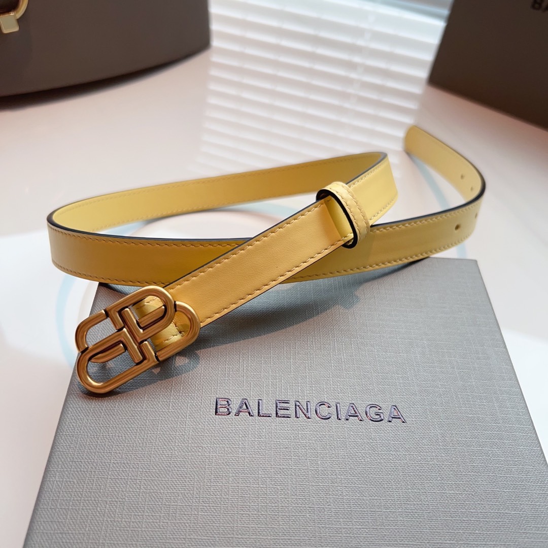 Balenciaga名款平纹腰带！！腰带头是纯铜表面是鎏金的工艺不会是闪烁的金光应该说是雅致的纯铜扣扣头