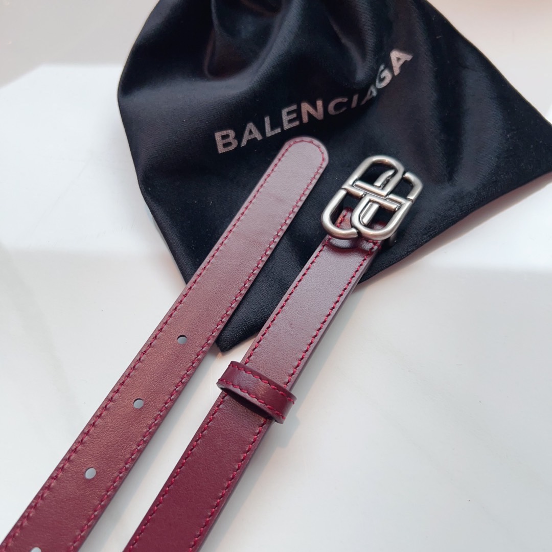 Balenciaga名款平纹腰带！！腰带头是纯铜表面是鎏金的工艺不会是闪烁的金光应该说是雅致的纯铜扣扣头