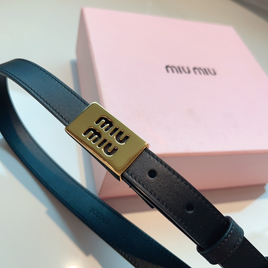 Stylish Leather Belt Enhancing Taste with Unique Logos and Texture Effects - 图片 2