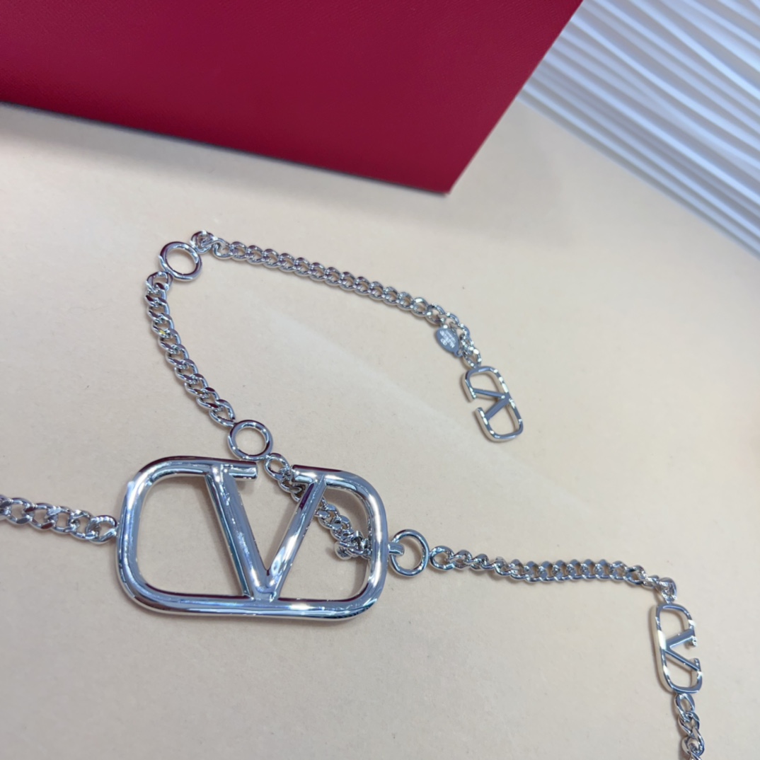 VALENTINOGARAVANIVLOGOSIGNATURE黄铜金属链条腰带配以迷你VLOGO细节-淡