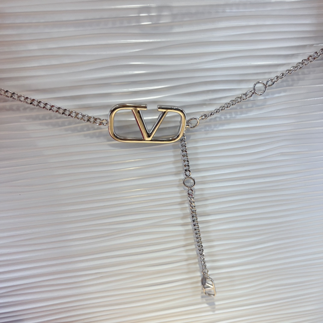 VALENTINOGARAVANIVLOGOSIGNATURE黄铜金属链条腰带配以迷你VLOGO细节-淡