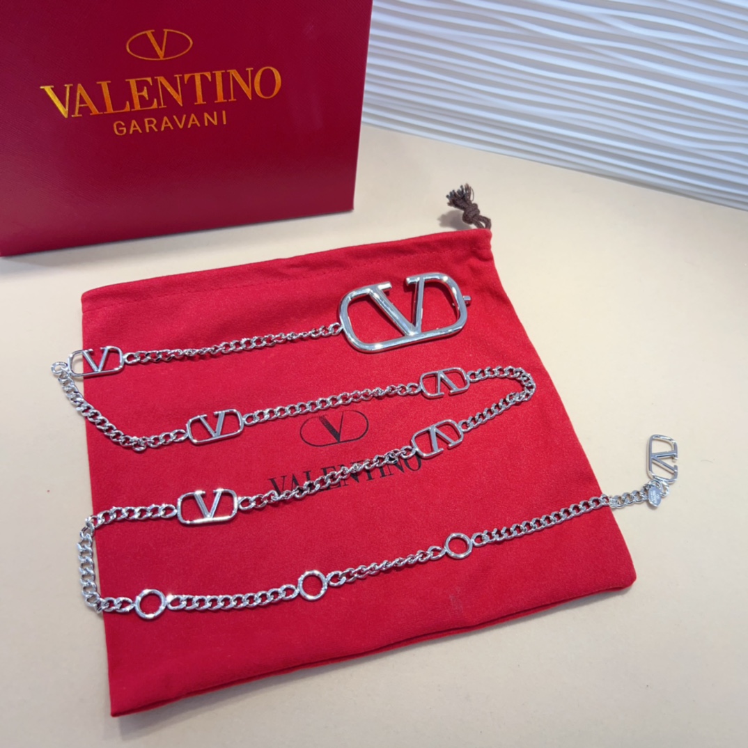 VALENTINOGARAVANIVLOGOSIGNATURE黄铜金属链条腰带配以迷你VLOGO细节-淡