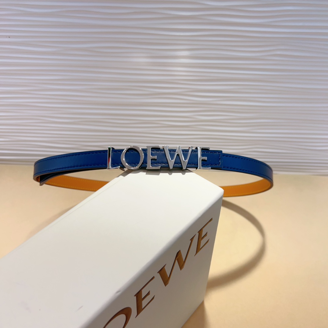 罗意威新款光滑牛皮革腰带饰以金属LOEWE标志宽1.5cm五孔调节