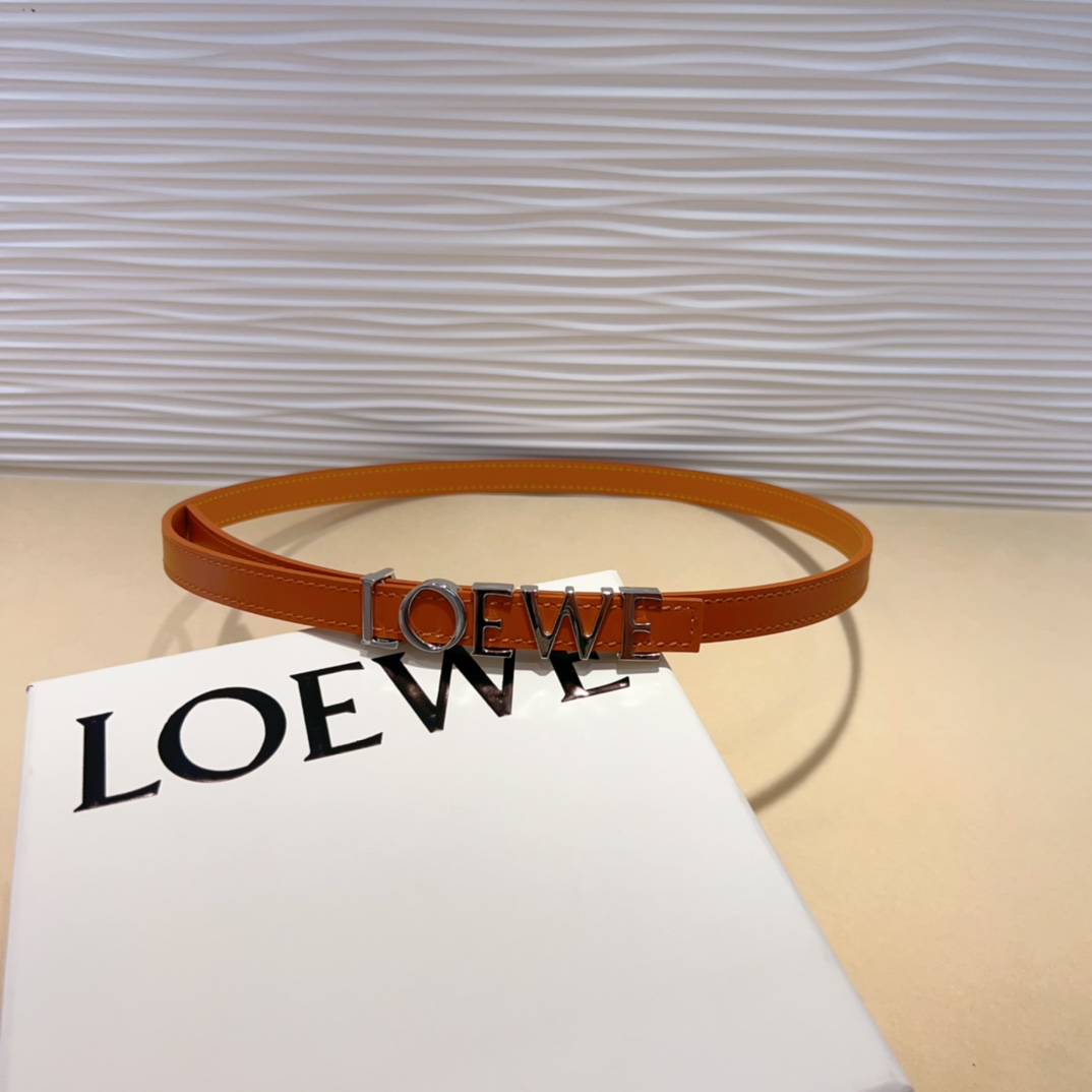 罗意威新款光滑牛皮革腰带饰以金属LOEWE标志宽1.5cm五孔调节