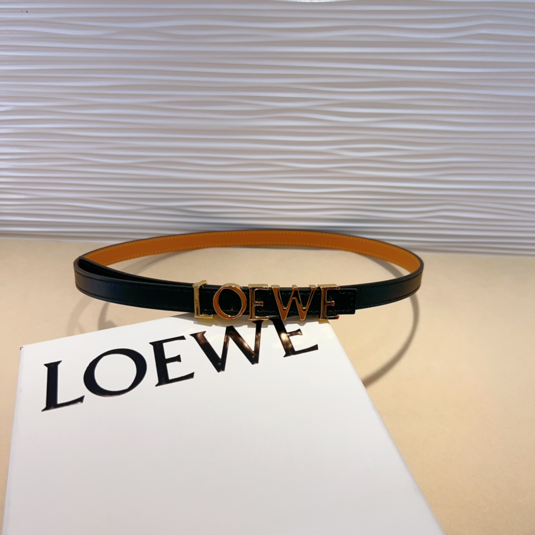 罗意威新款光滑牛皮革腰带饰以金属LOEWE标志宽1.5cm五孔调节