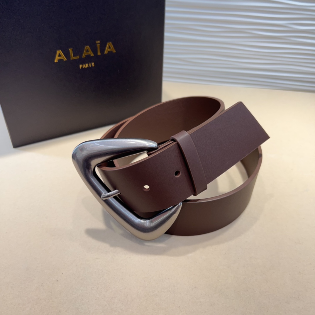 ZD【配包装】Alaia 阿来莱 腰封、品牌标志性的柔软牛皮制成于意大利Cm、，Alaia是一个以高级时装为魂的巴黎时装品牌。针孔.cm