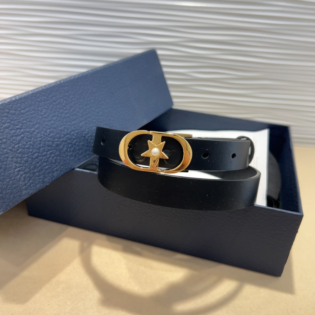 光滑牛皮革和银色调仿水晶 Lucky 30 Montaigne Star CD 腰带扣 白色树脂珠饰