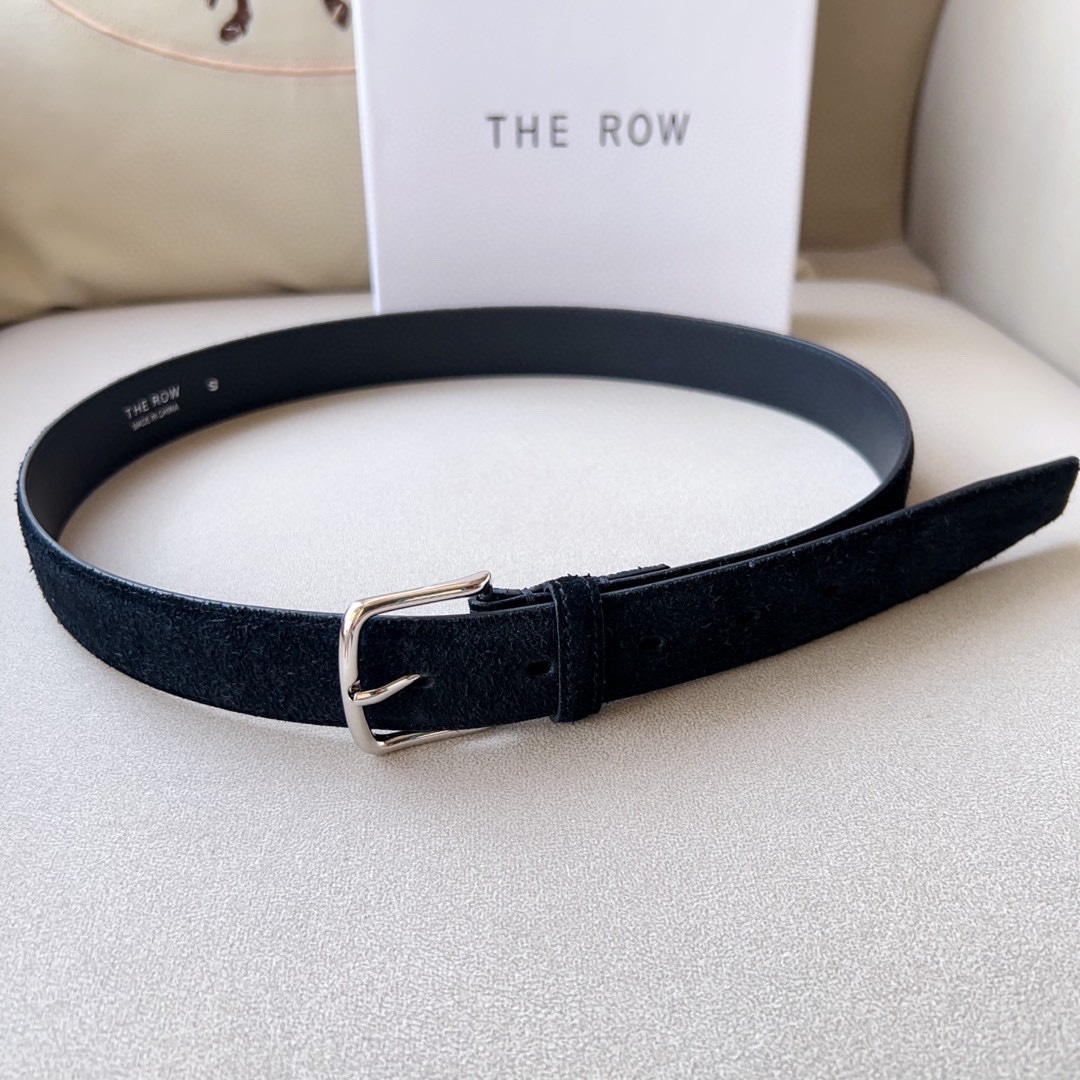 THE ROW该品牌的设计灵感源自他们对波西米亚风格以及精美奢华风的喜爱