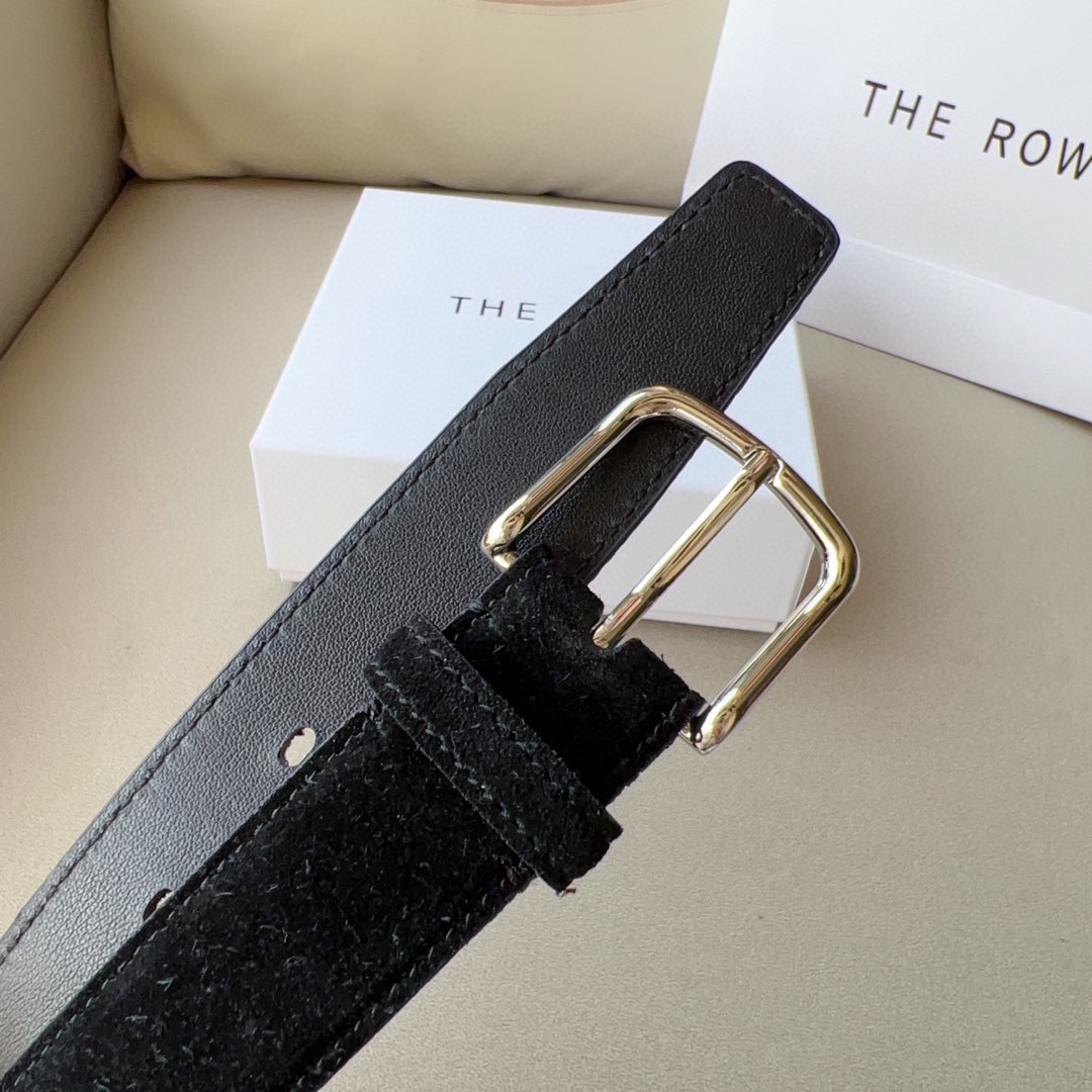 THE ROW该品牌的设计灵感源自他们对波西米亚风格以及精美奢华风的喜爱