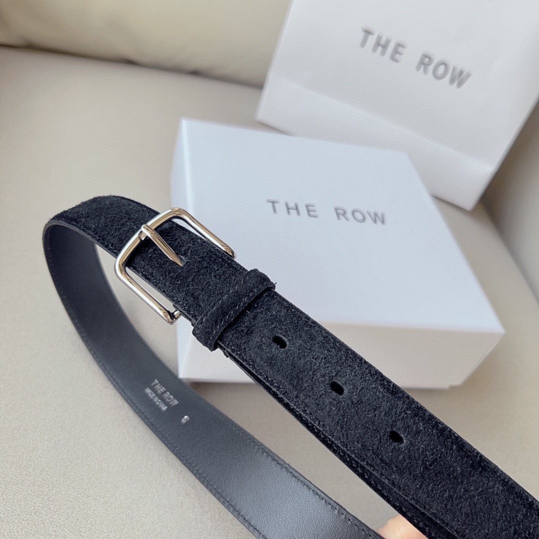 THE ROW该品牌的设计灵感源自他们对波西米亚风格以及精美奢华风的喜爱